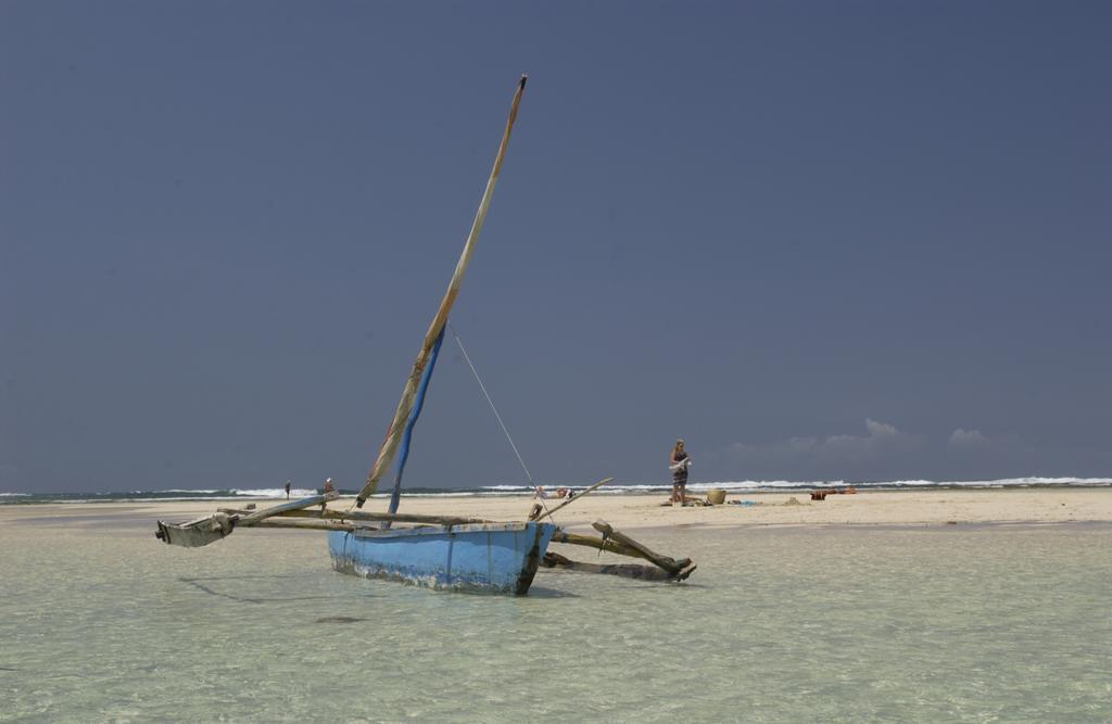 Diani House Hotel Диани Бийч Екстериор снимка